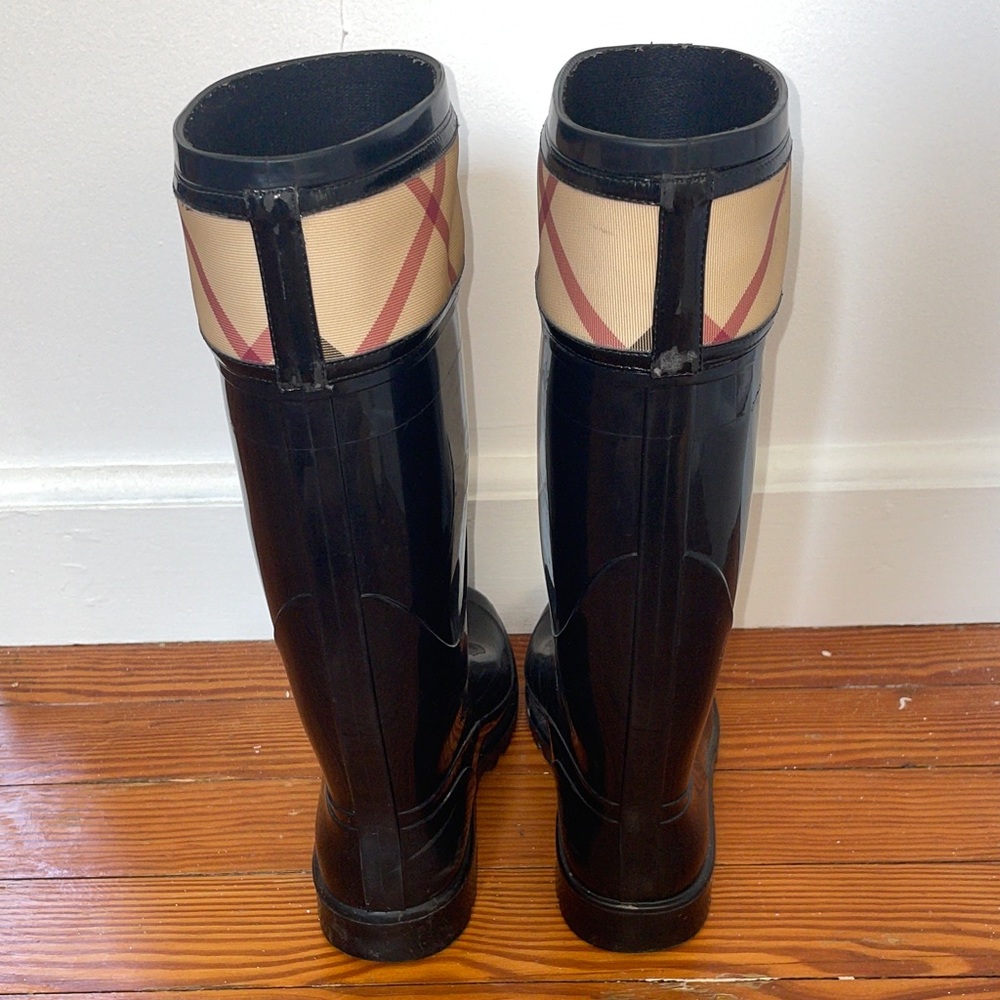 Burberry Rain Boots | 10 - Picture 4 of 14